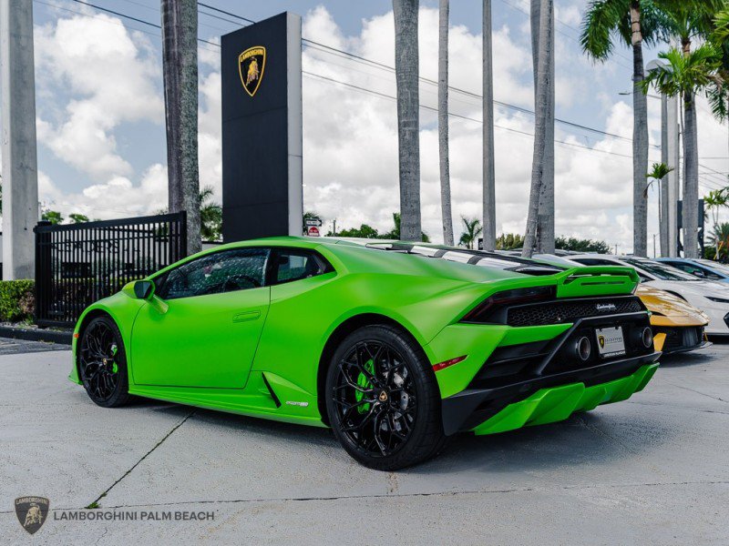 Used 2022 Lamborghini Huracan EVO RWD image 3