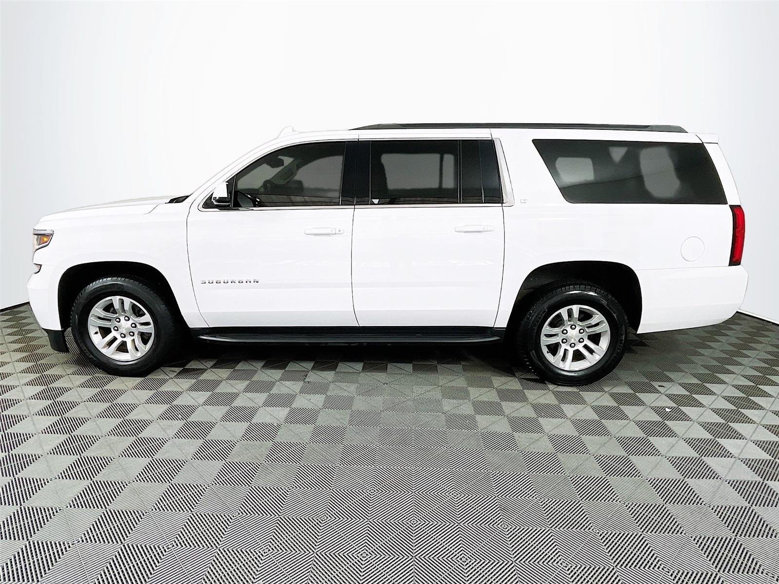 Used 2018 Chevrolet Suburban LT AWD/4WD image 4