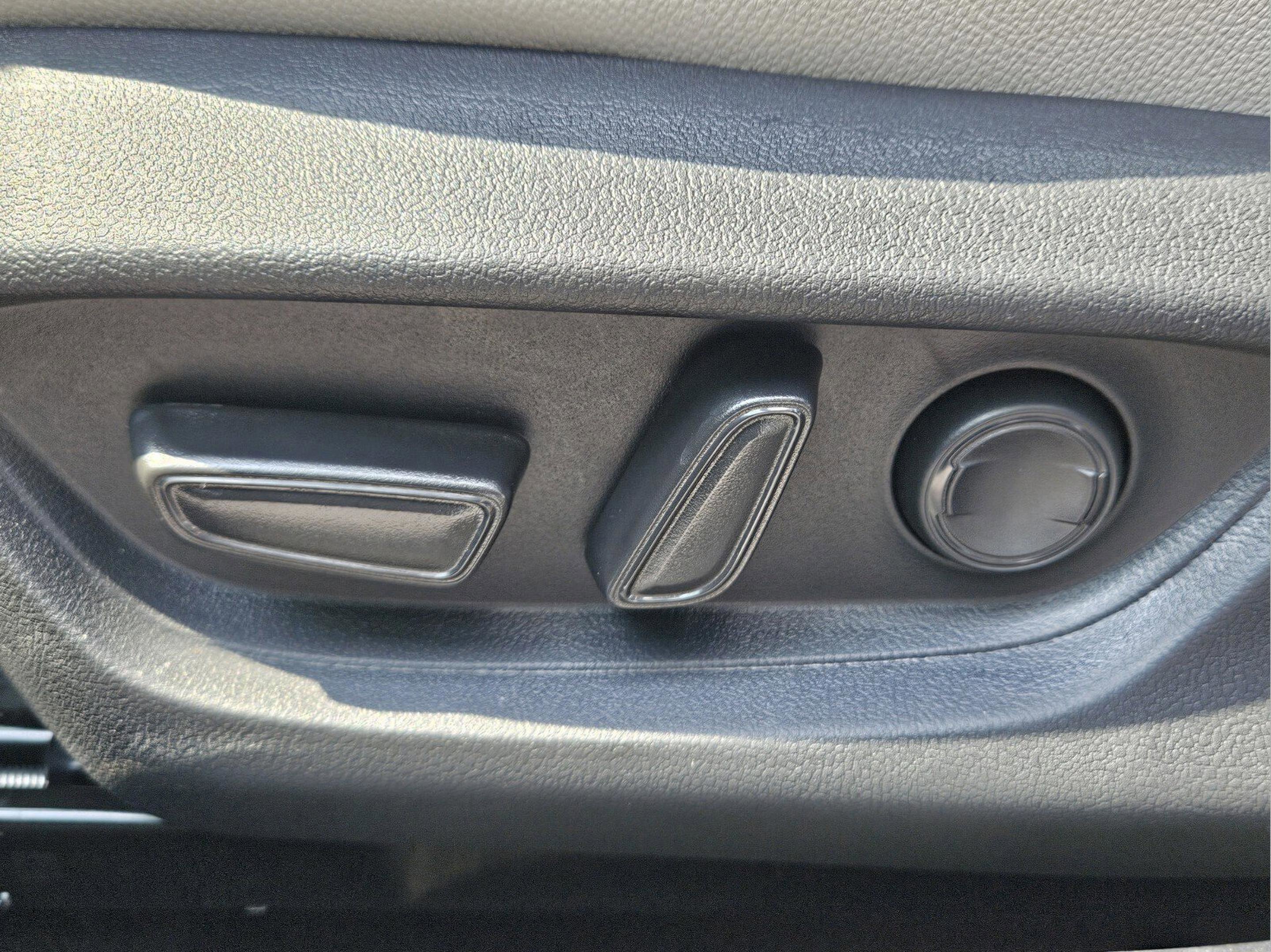 Used 2025 Toyota Camry XLE image 13