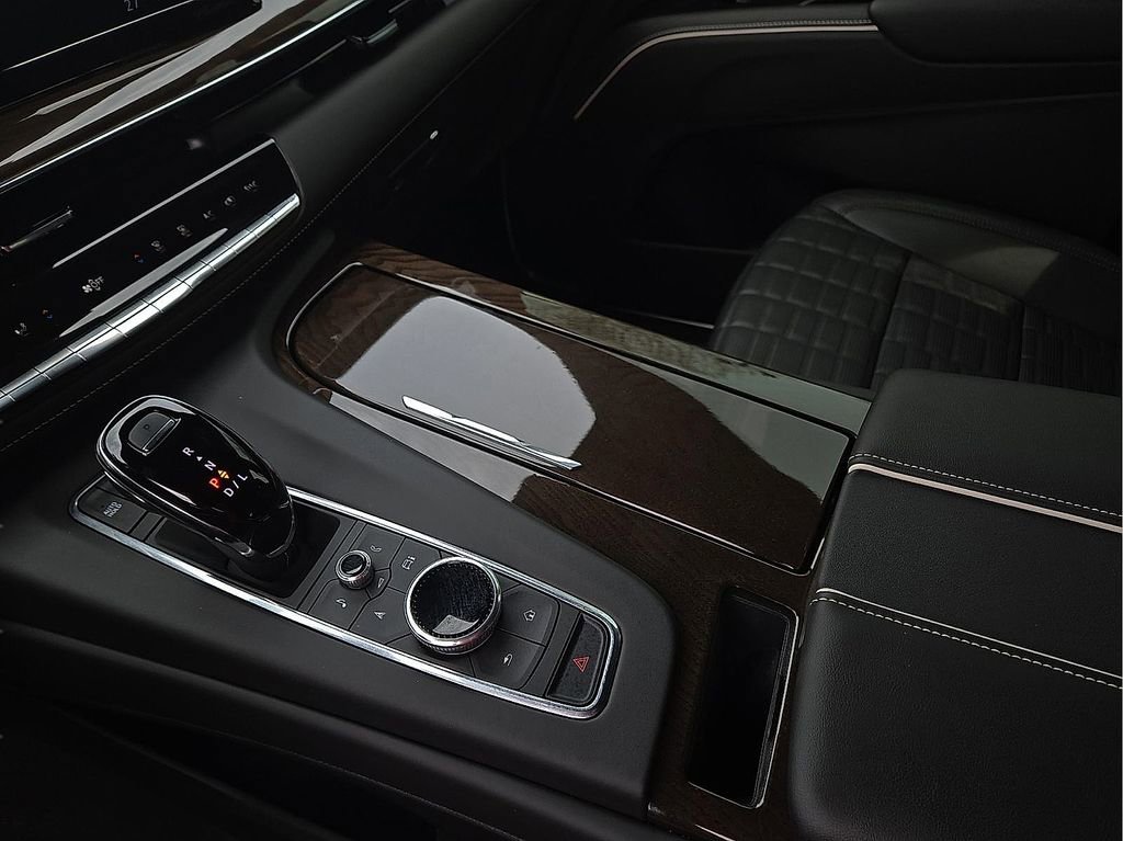 Used 2024 Cadillac Escalade Sport Platinum w/ LPO, ONYX Package image 21