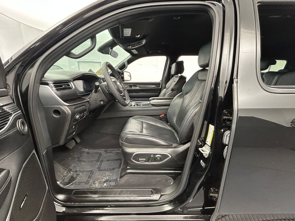Used 2023 Jeep Wagoneer 4WD image 17