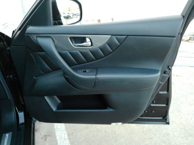 Used 2017 INFINITI QX70 AWD image 18