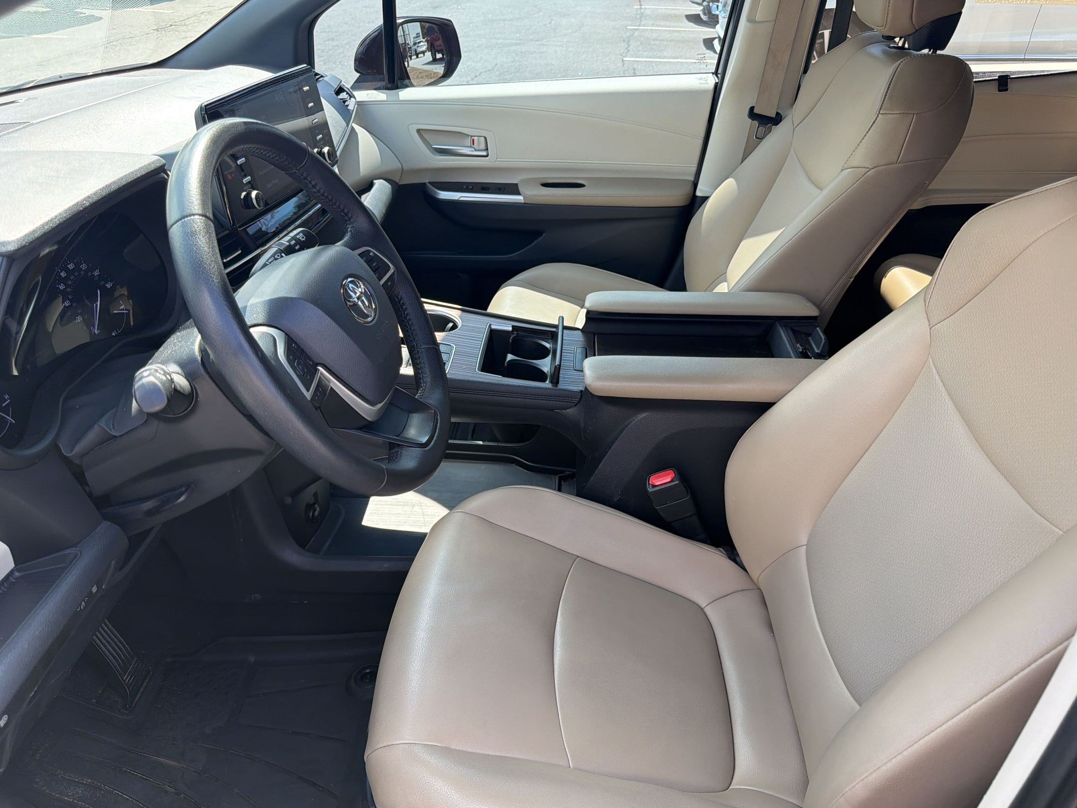Used 2021 Toyota Sienna XLE FWD image 5
