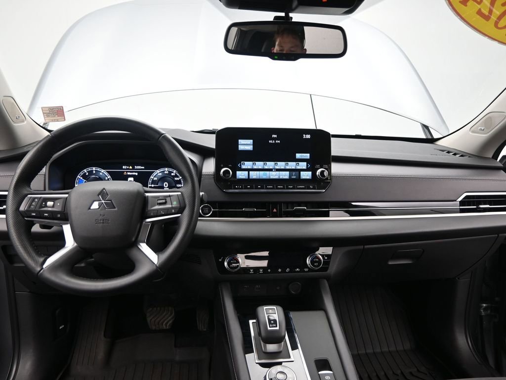 Used 2024 Mitsubishi Outlander SE image 36
