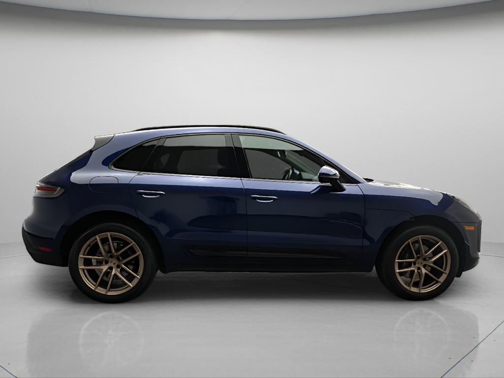 Used 2023 Porsche Macan image 8