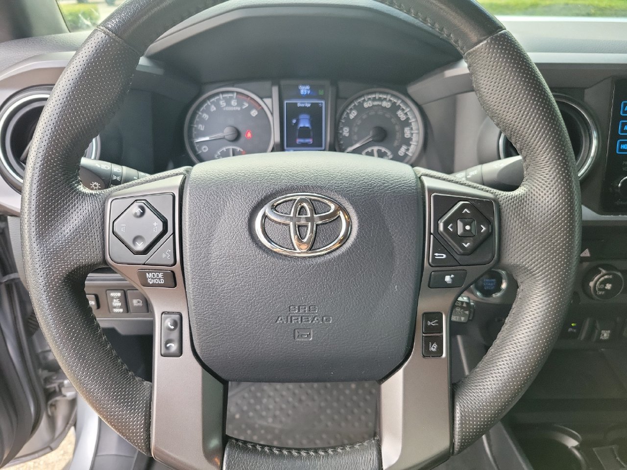 Used 2019 Toyota Tacoma TRD Off-Road w/ Technology Package AWD/4WD image 17