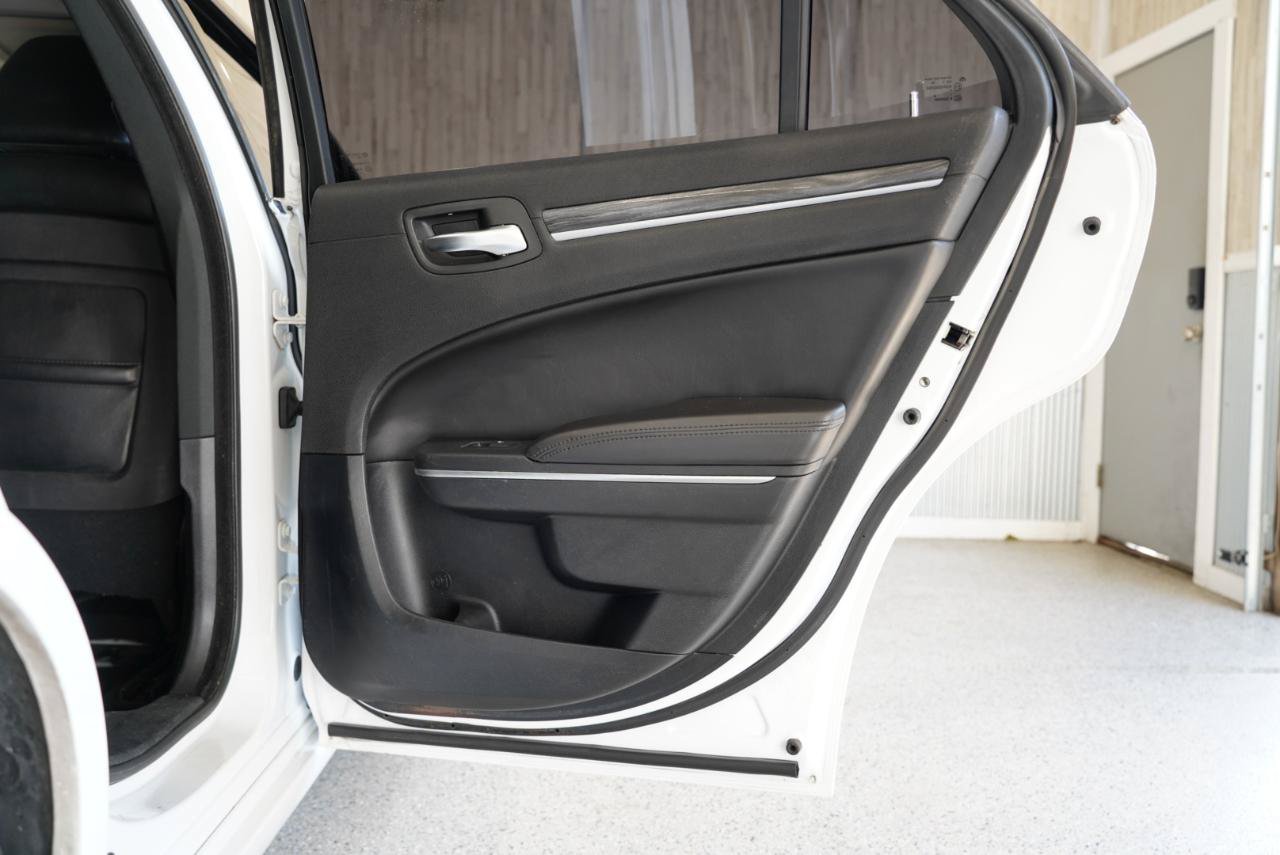 Used 2018 Chrysler 300 Touring L RWD image 36