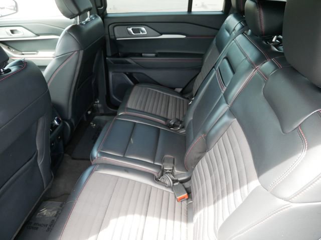 Used 2025 Ford Explorer ST-Line w/ ST-Line Street Pack AWD/4WD image 8
