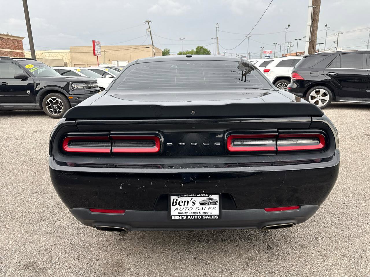 Used 2018 Dodge Challenger SXT w/ Blacktop Package RWD image 7