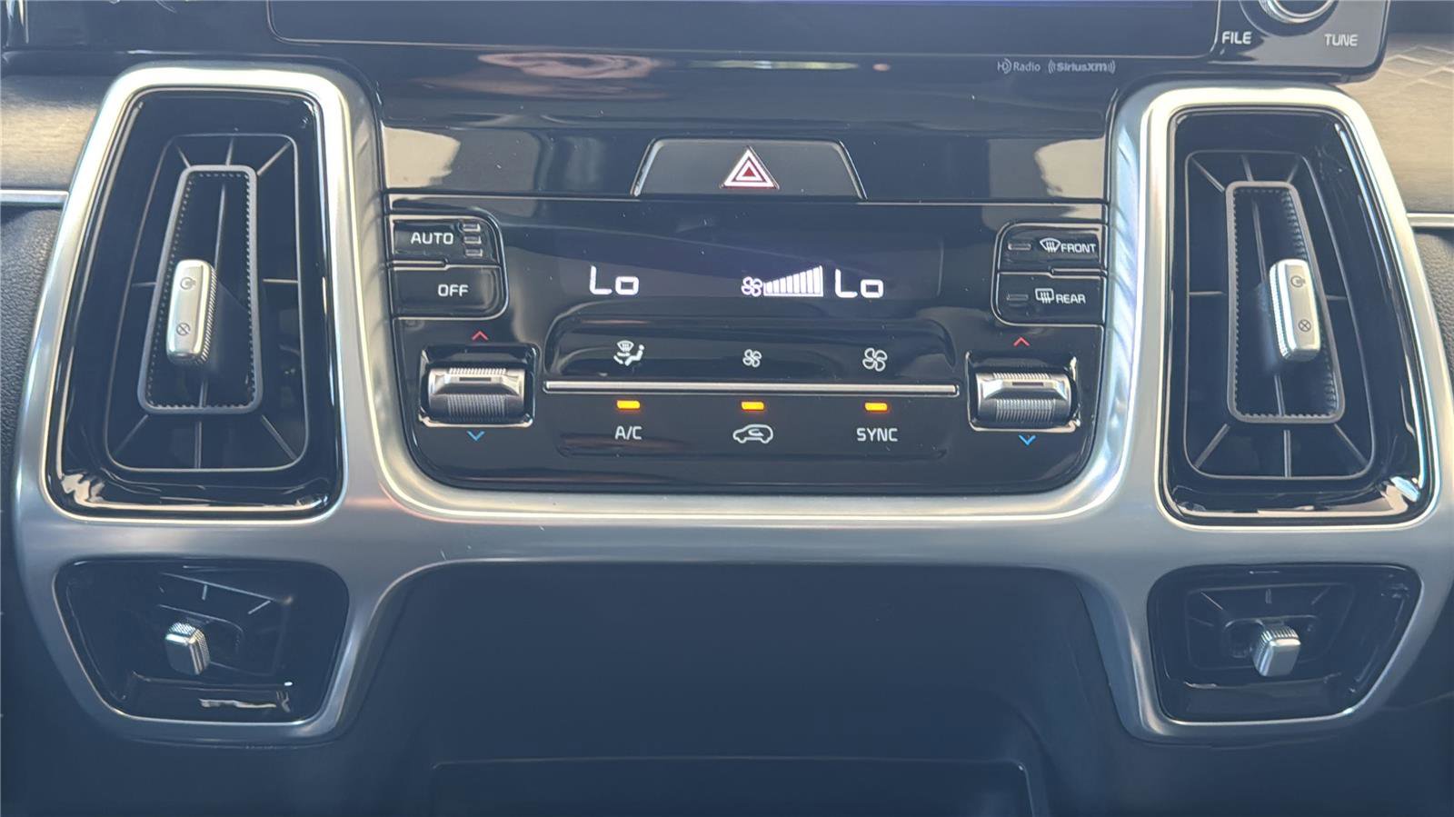 Used 2023 Kia Sorento SX AWD/4WD image 19