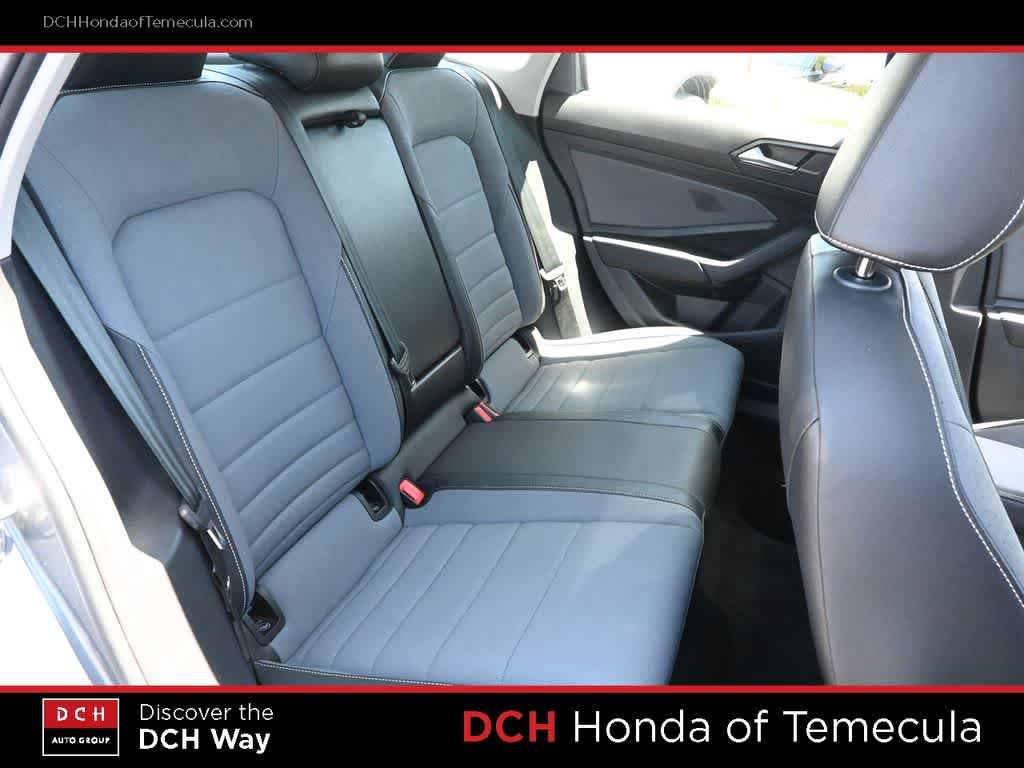 Used 2025 Volkswagen Jetta SE FWD image 20