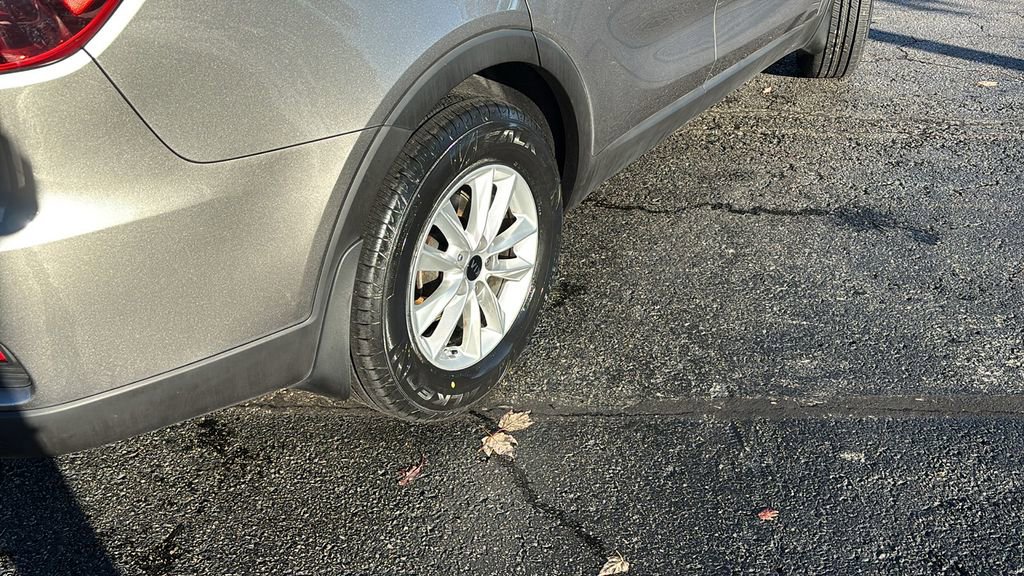 Used 2019 Kia Sorento LX image 8