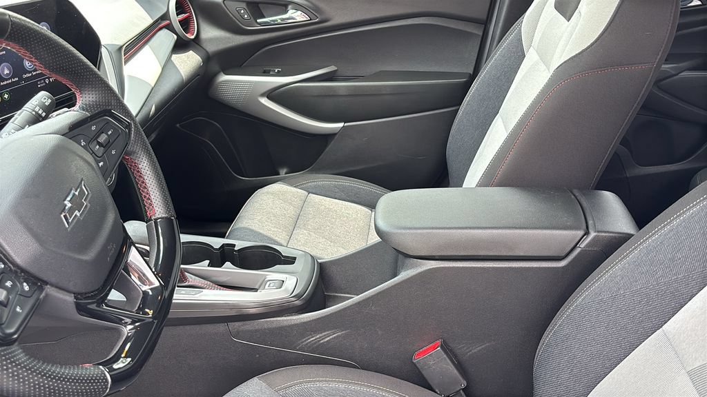 Used 2024 Chevrolet Trax RS FWD image 23