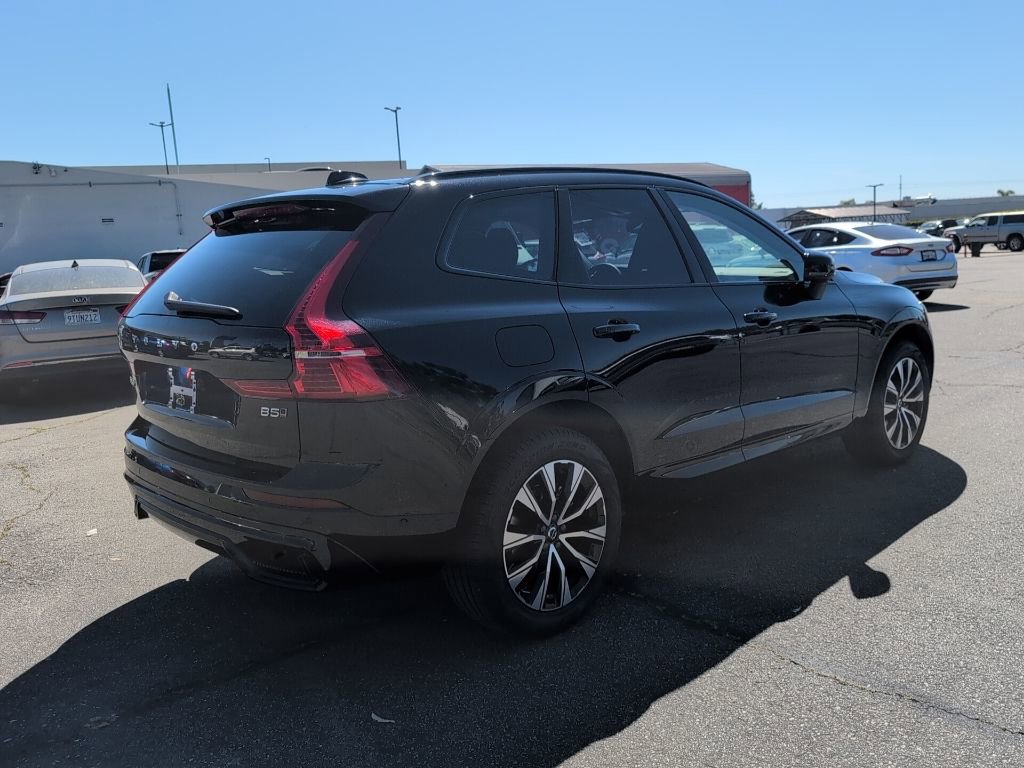 Used 2025 Volvo XC60 B5 Plus image 5