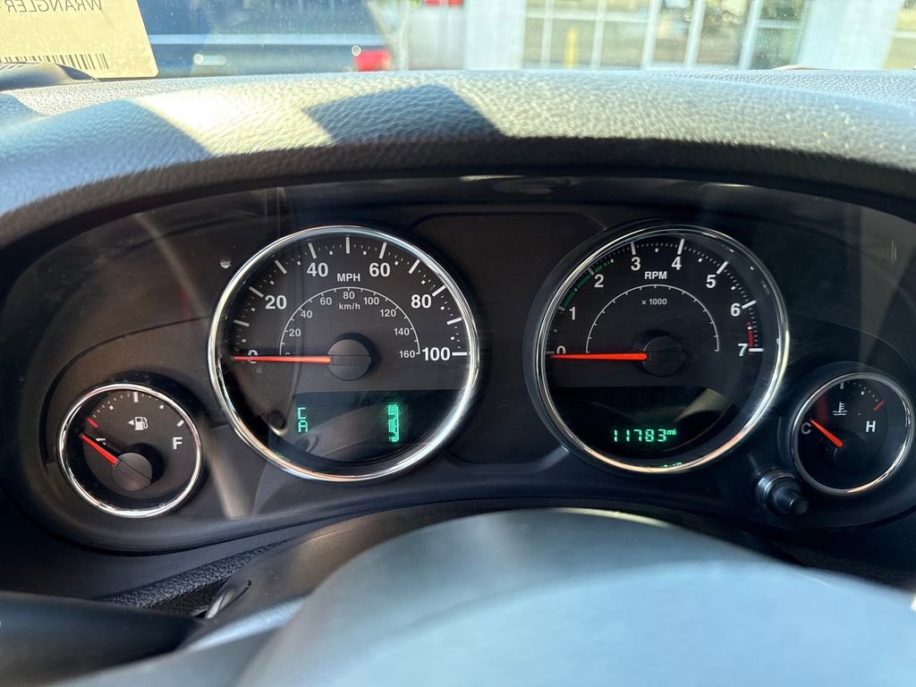 Used 2015 Jeep Wrangler Unlimited Rubicon w/ Connectivity Group image 19