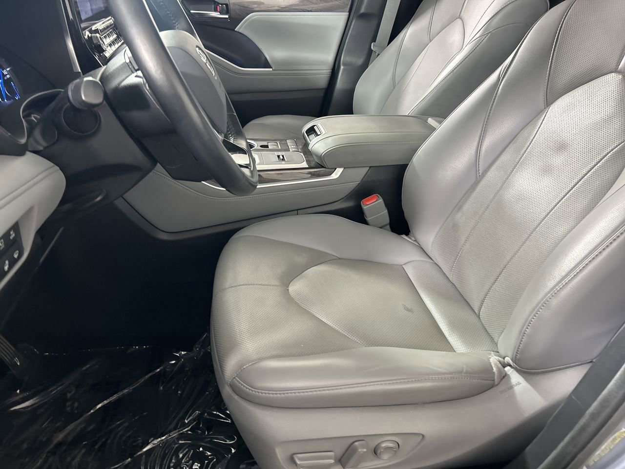 Used 2021 Toyota Highlander Limited image 21