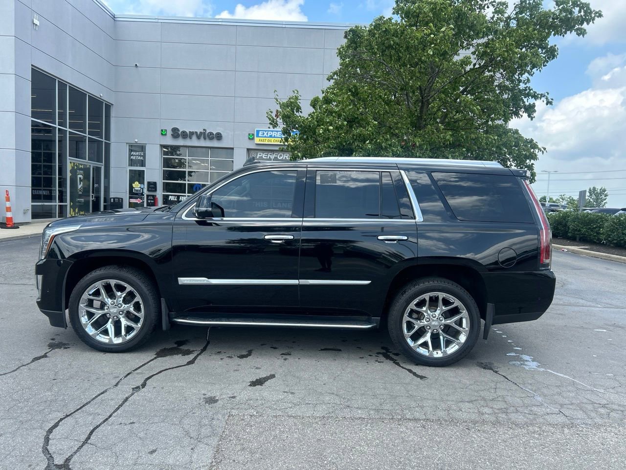 Used 2020 Cadillac Escalade Luxury AWD/4WD image 6