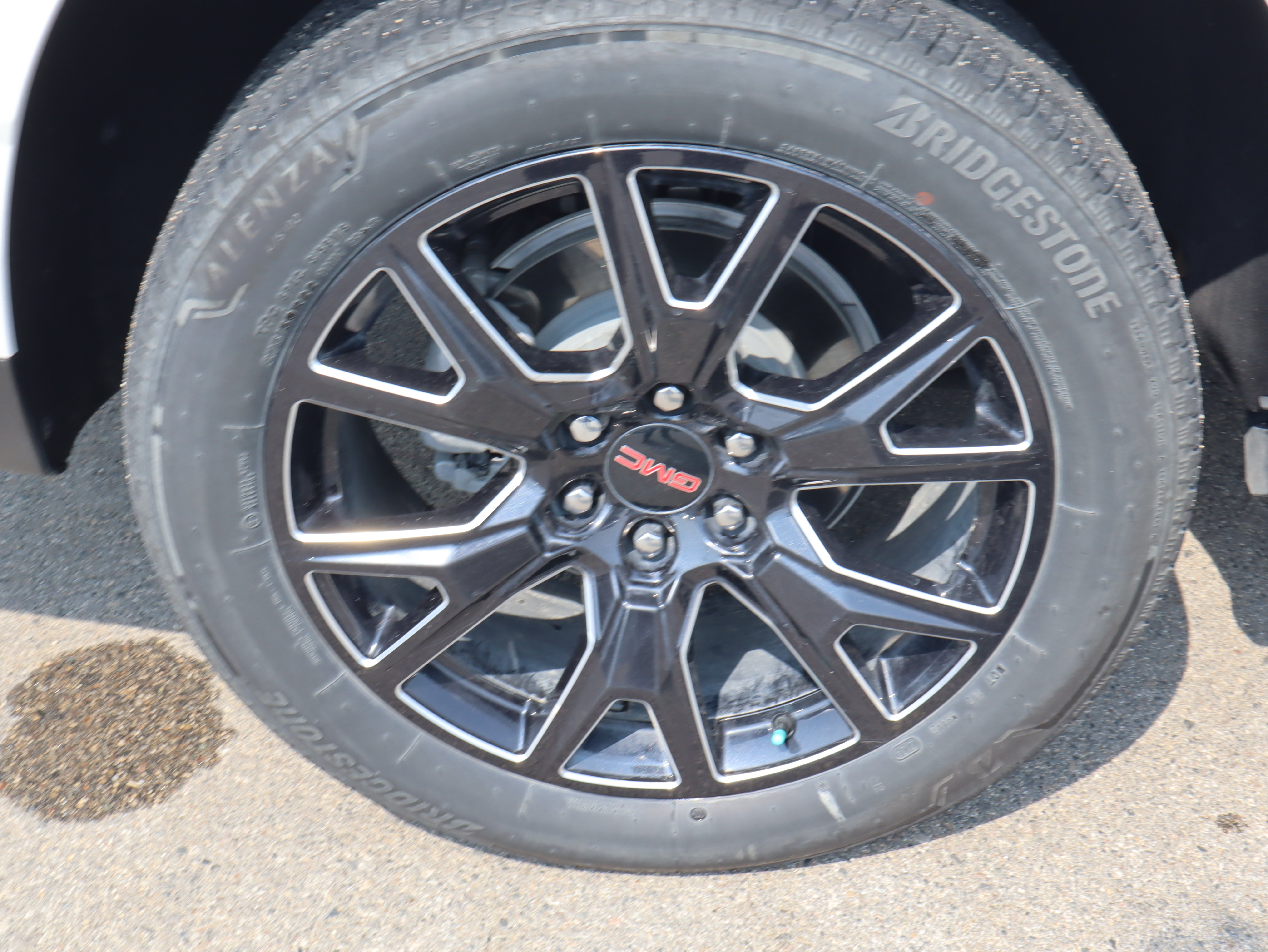 Used 2024 GMC Yukon Denali Ultimate AWD/4WD image 17