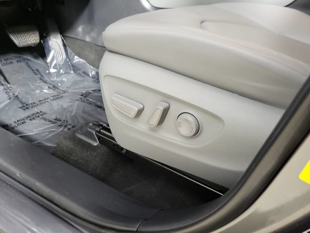 Used 2023 Toyota Highlander XLE FWD image 24