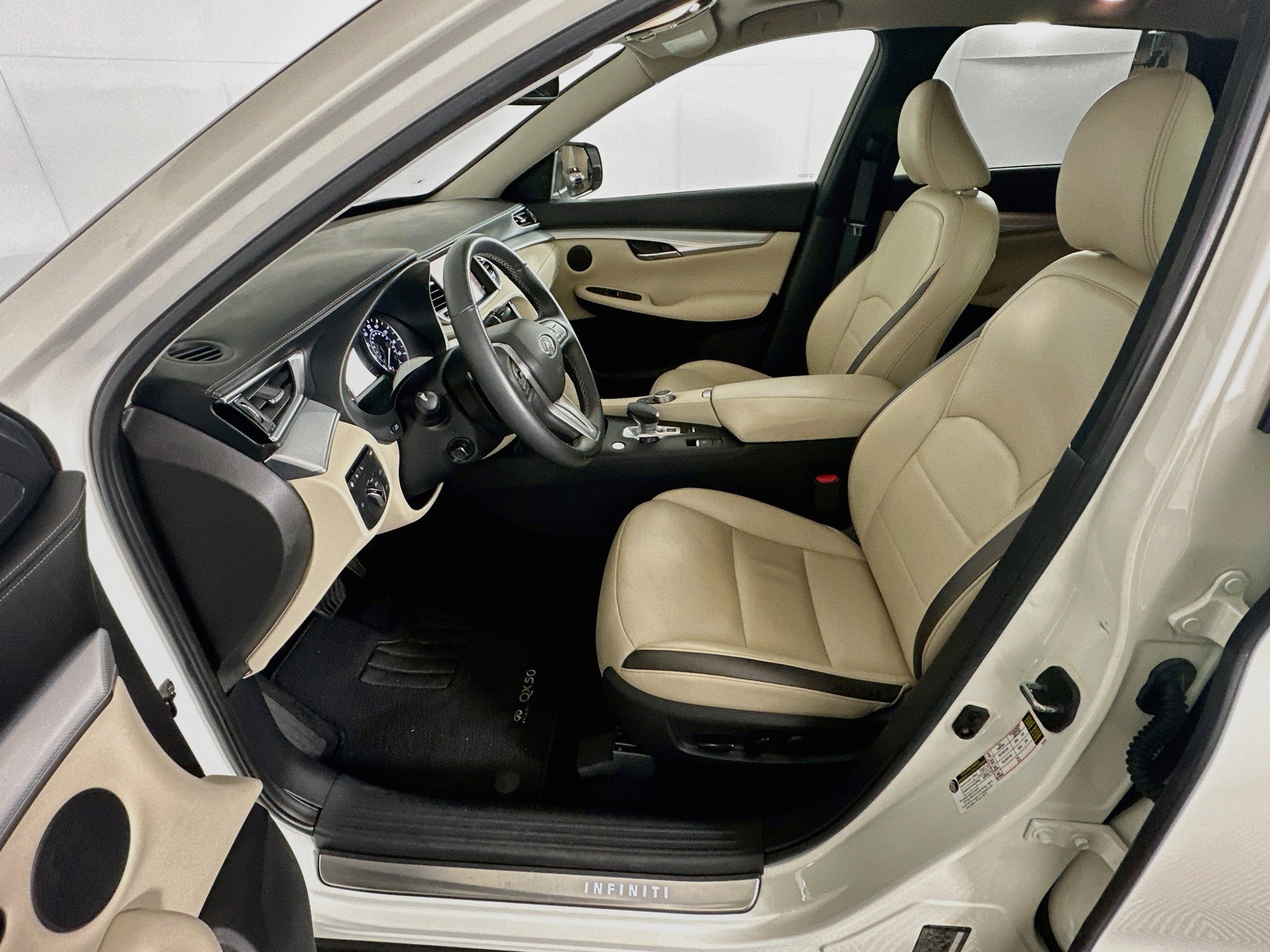 Used 2019 INFINITI QX50 Essential w/ Proactive Package FWD image 13