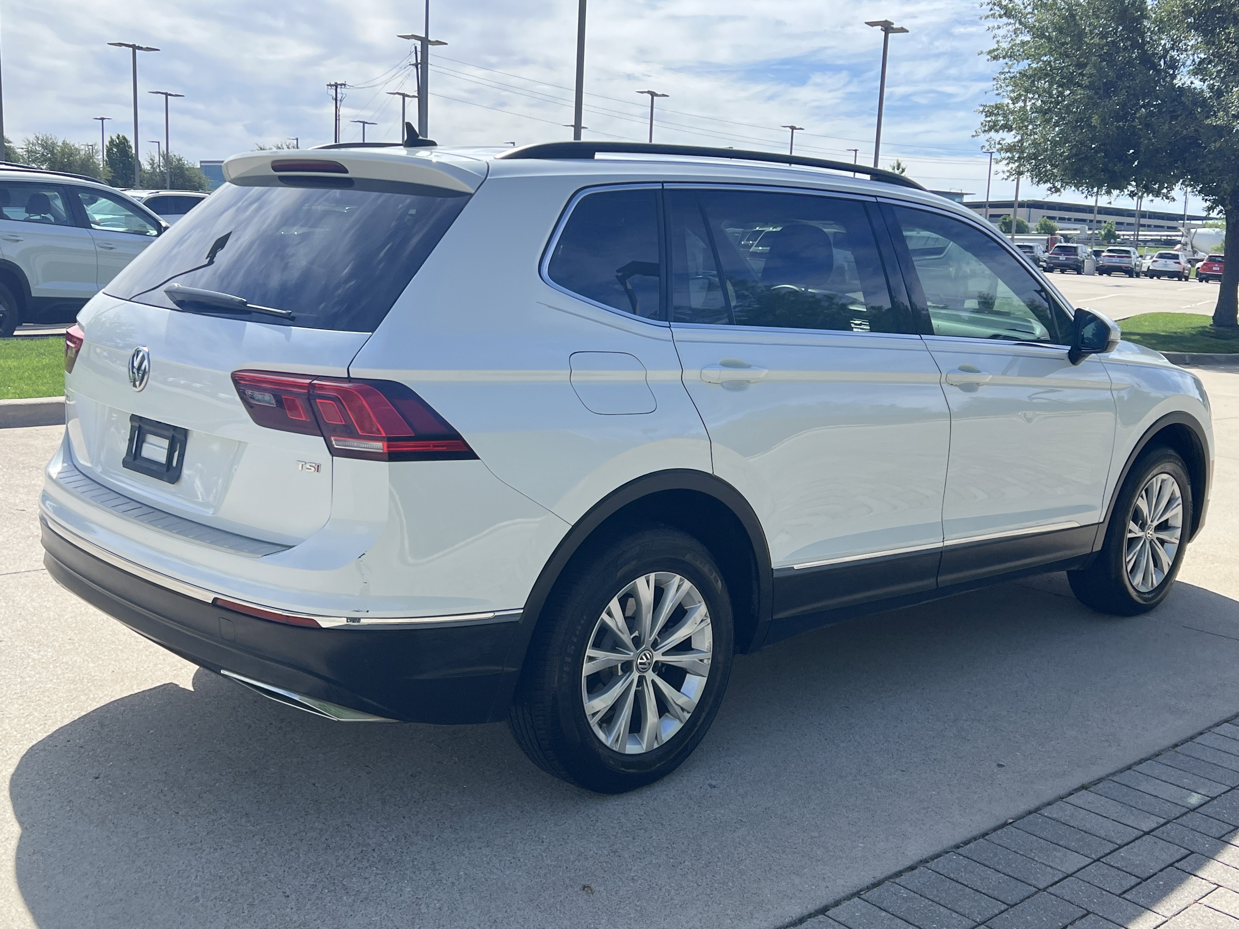 Used 2018 Volkswagen Tiguan SE image 10