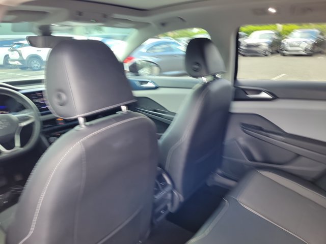 Used 2023 Volkswagen Taos SE w/ Panoramic Sunroof Package FWD image 11