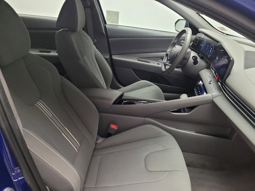 Used 2023 Hyundai Elantra SEL w/ Convenience Package image 21
