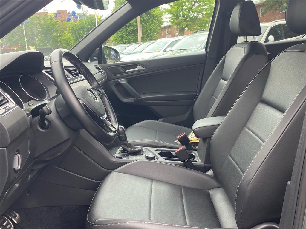 Used 2020 Volkswagen Tiguan SE R-Line w/ 3rd Row Seat Package AWD/4WD image 11