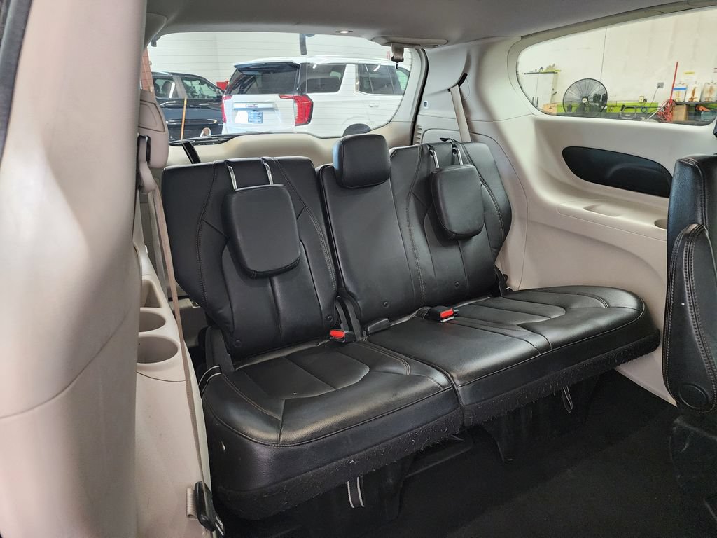 Used 2017 Chrysler Pacifica Touring-L FWD image 30
