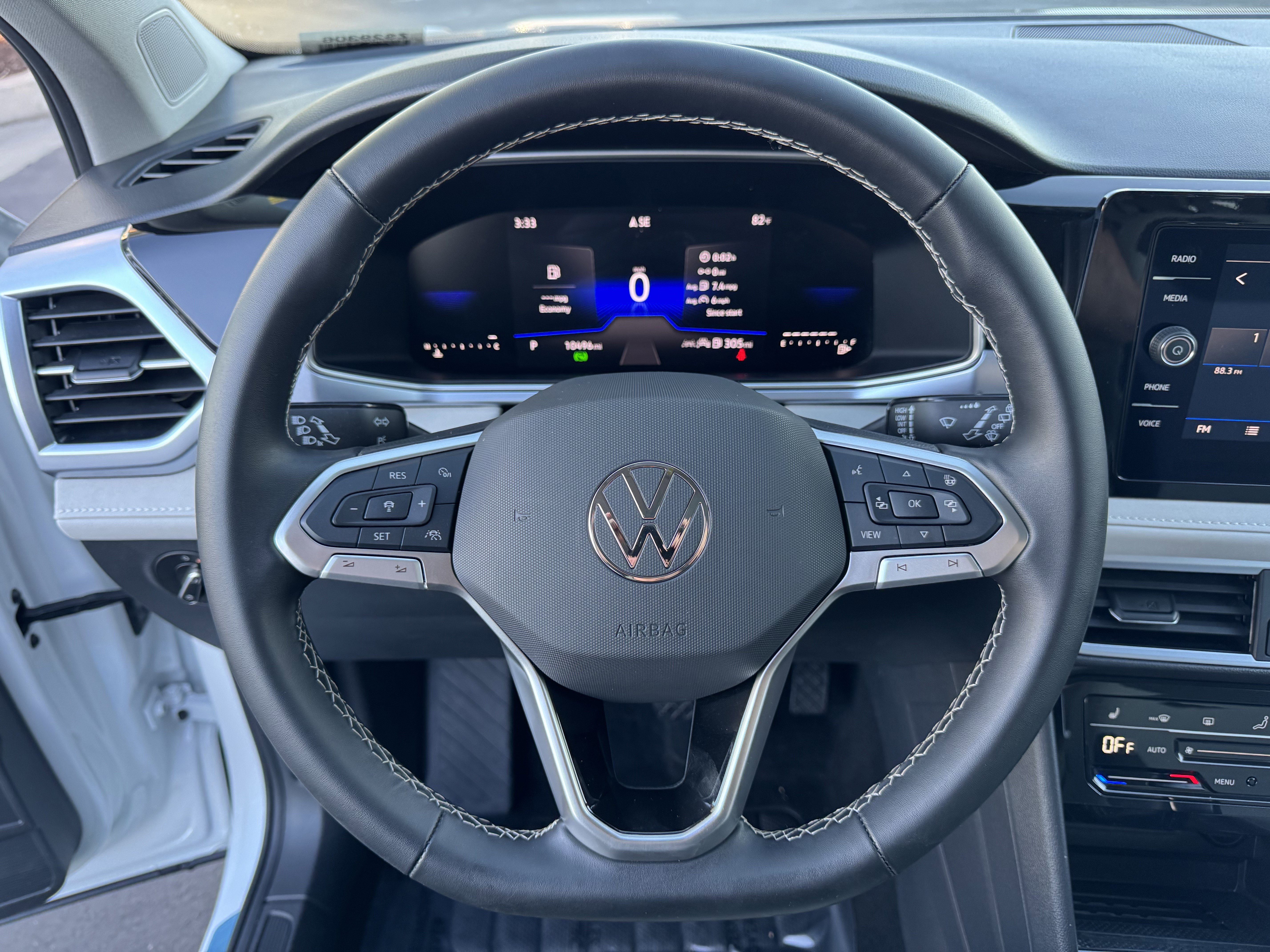 Certified 2025 Volkswagen Taos SE image 19