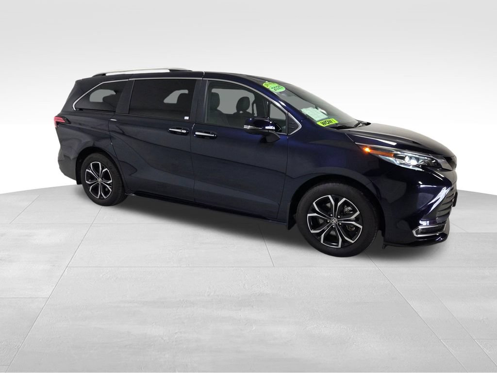 Used 2025 Toyota Sienna Platinum AWD/4WD image 31