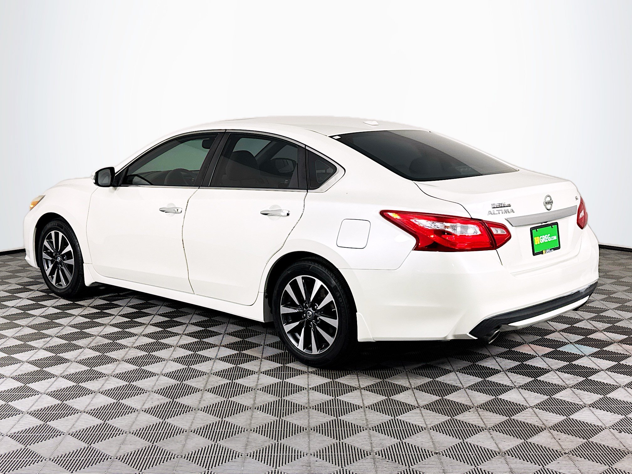 Used 2017 Nissan Altima 2.5 SL w/ Moonroof Package FWD image 6