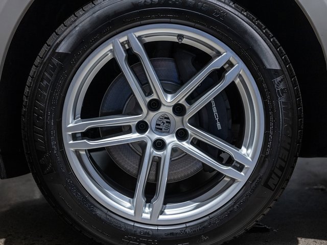 New 2026 Porsche Macan image 21