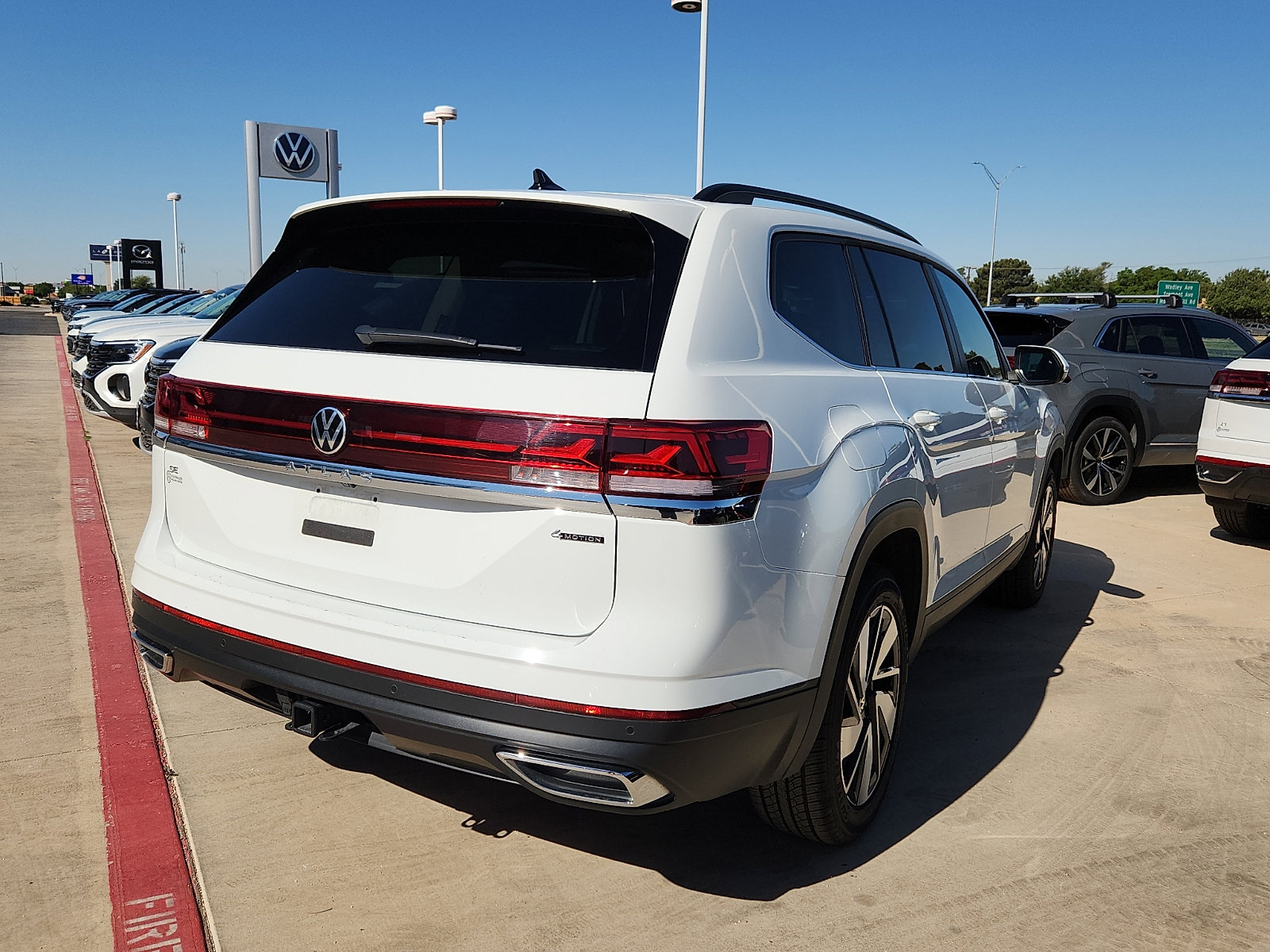 Used 2025 Volkswagen Atlas SE image 7