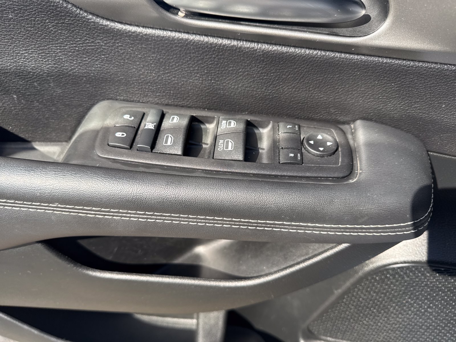 Used 2025 Chrysler Voyager LX FWD image 11