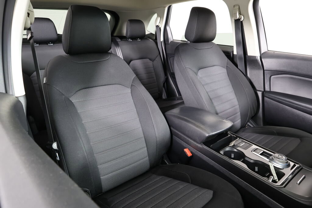Used 2020 Ford Edge SE image 24