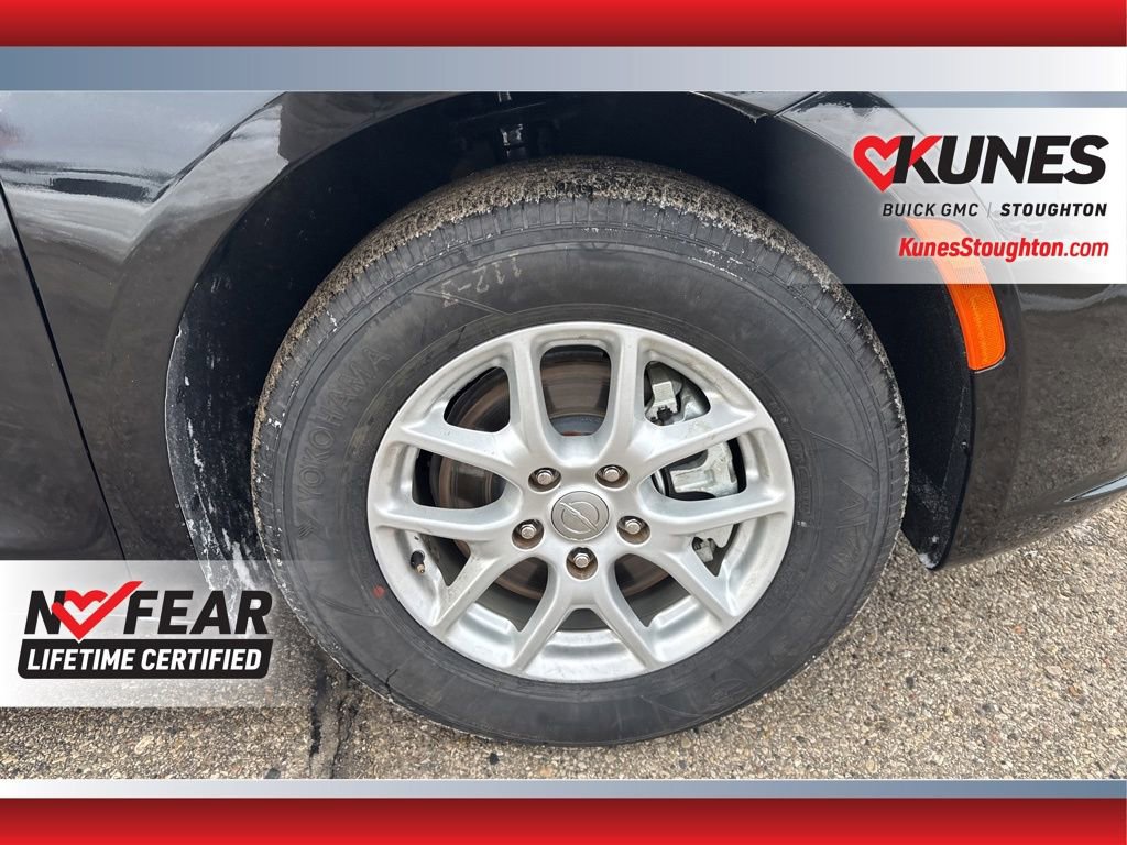 Used 2025 Chrysler Pacifica Select image 15