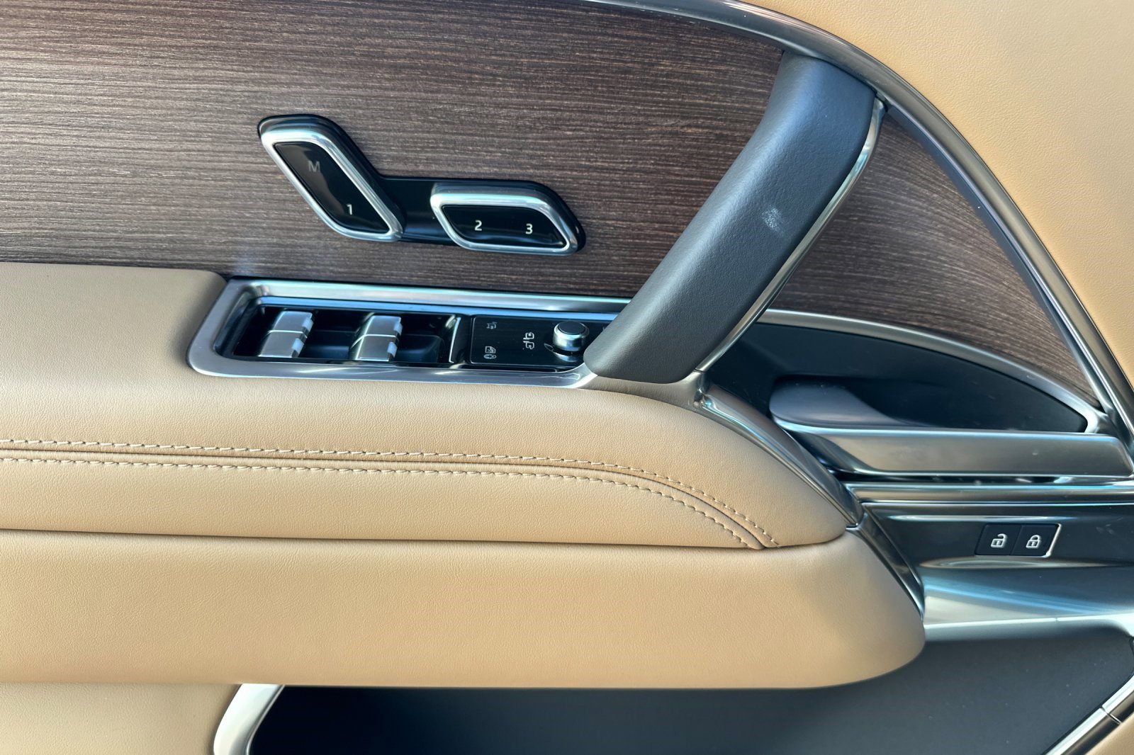 New 2026 Land Rover Range Rover SE image 15