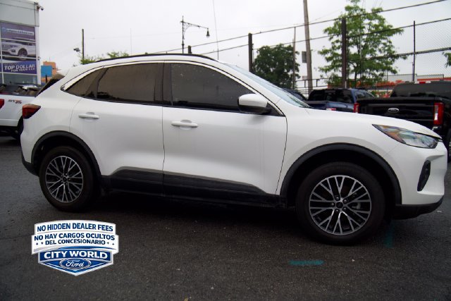 Certified 2024 Ford Escape SE FWD image 3