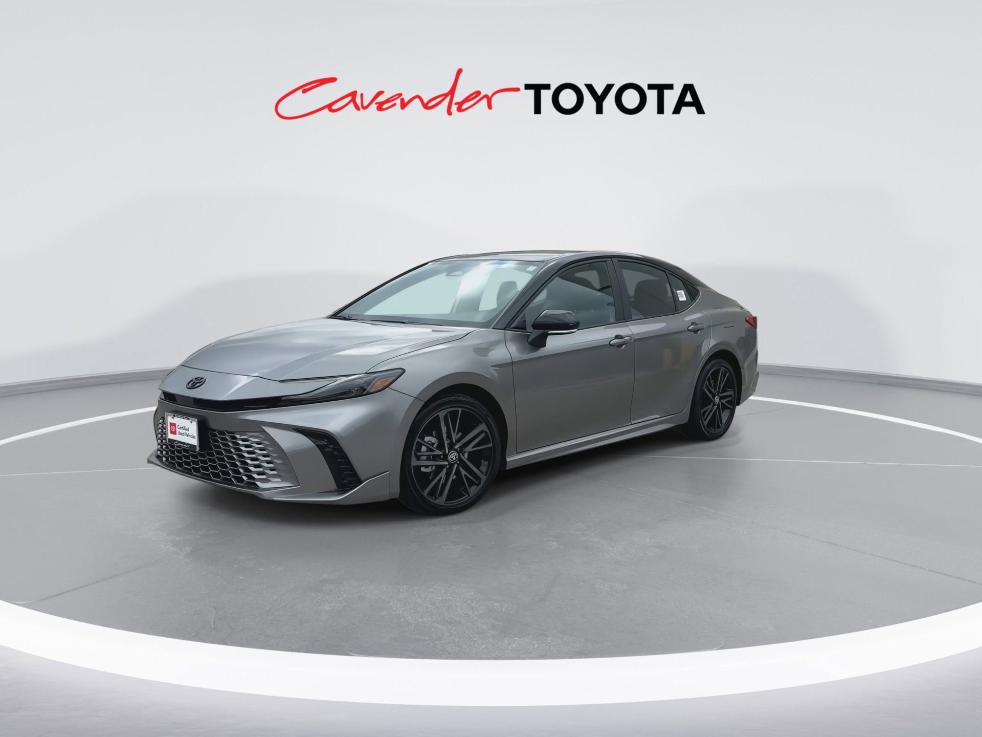 Used 2025 Toyota Camry XSE FWD image 4