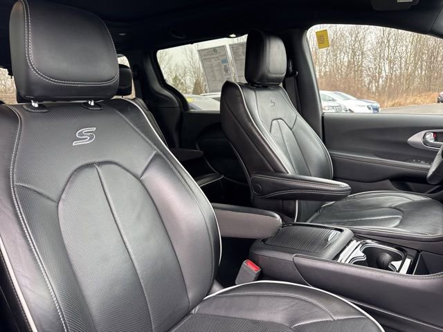 Used 2025 Chrysler Pacifica Limited image 15