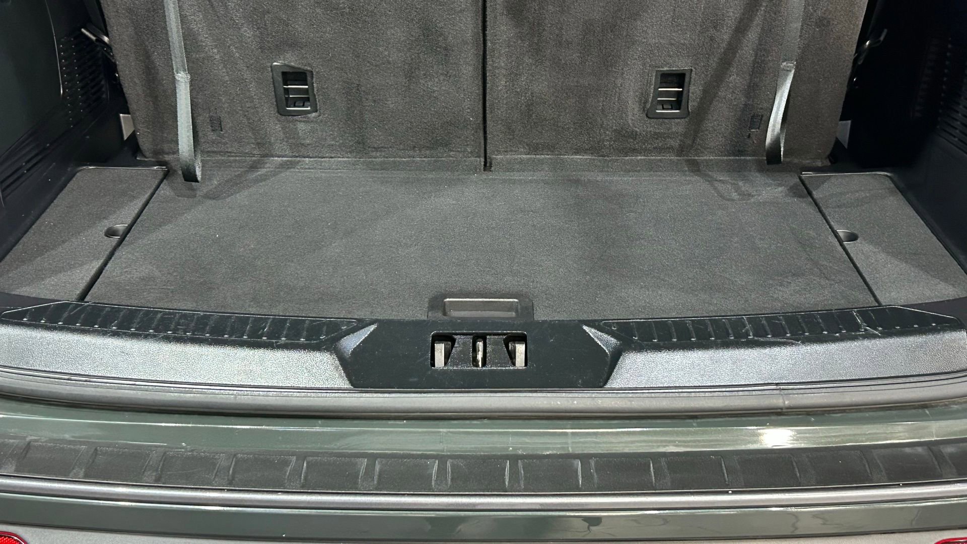 Used 2021 Ford Explorer XLT w/ Equipment Group 202A AWD/4WD image 29