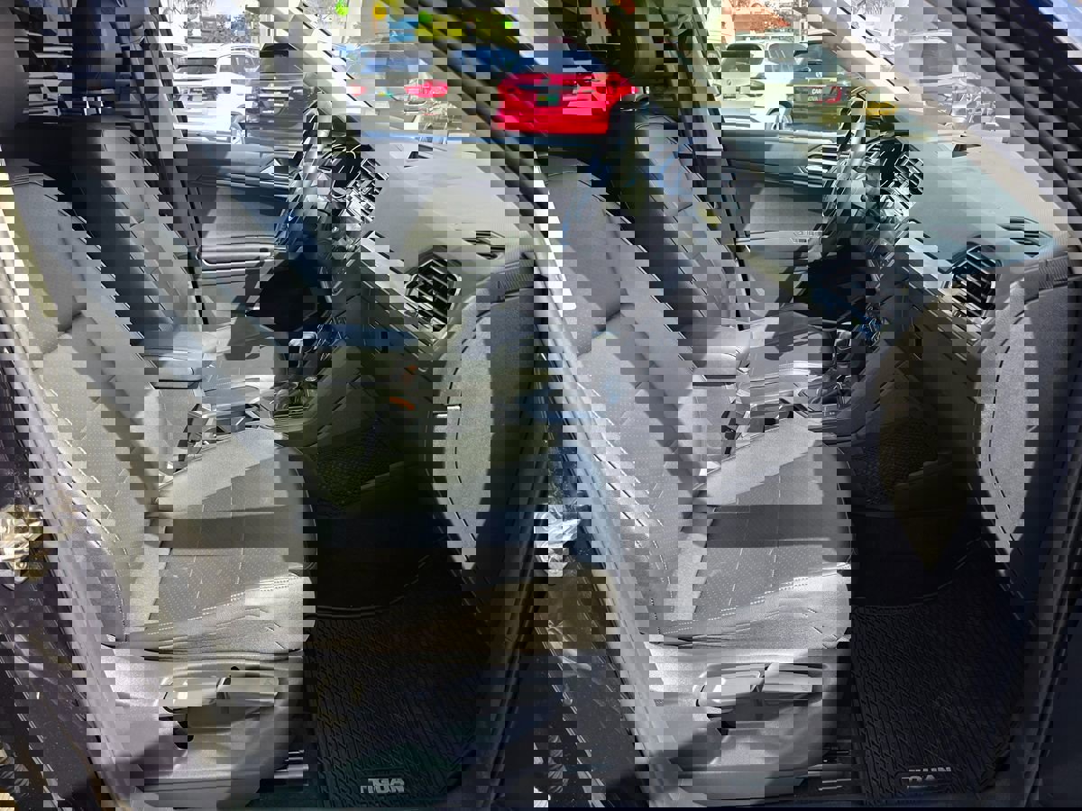 Used 2020 Volkswagen Tiguan SE w/ Panoramic Sunroof Package image 10