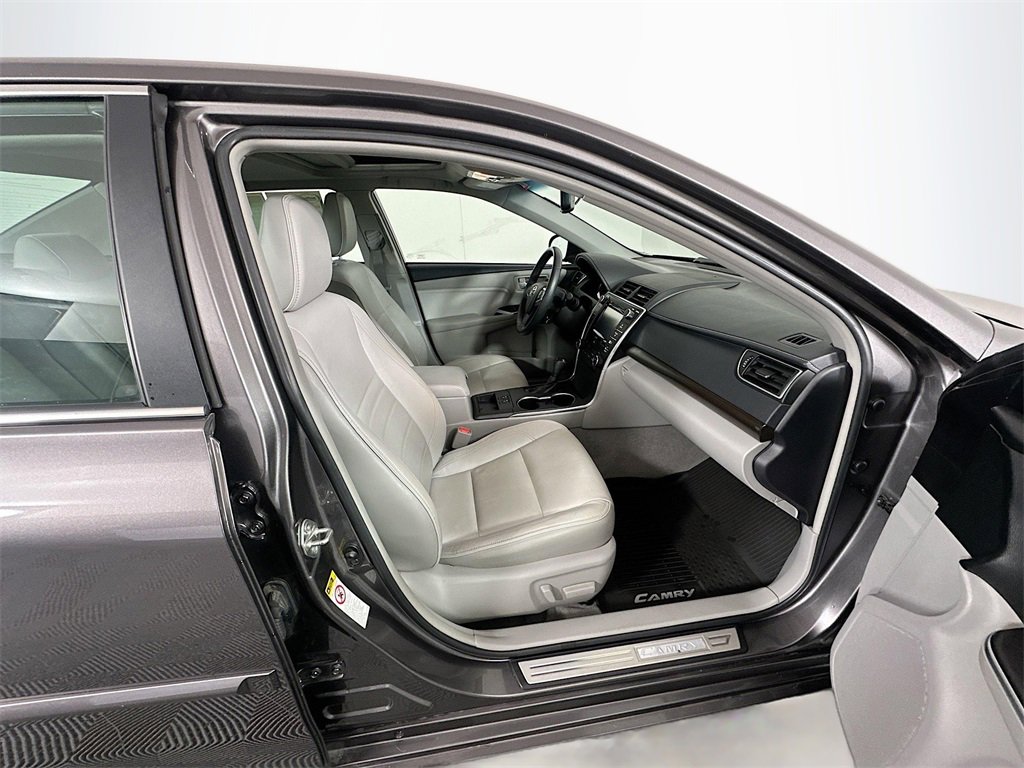 Used 2017 Toyota Camry XLE image 27