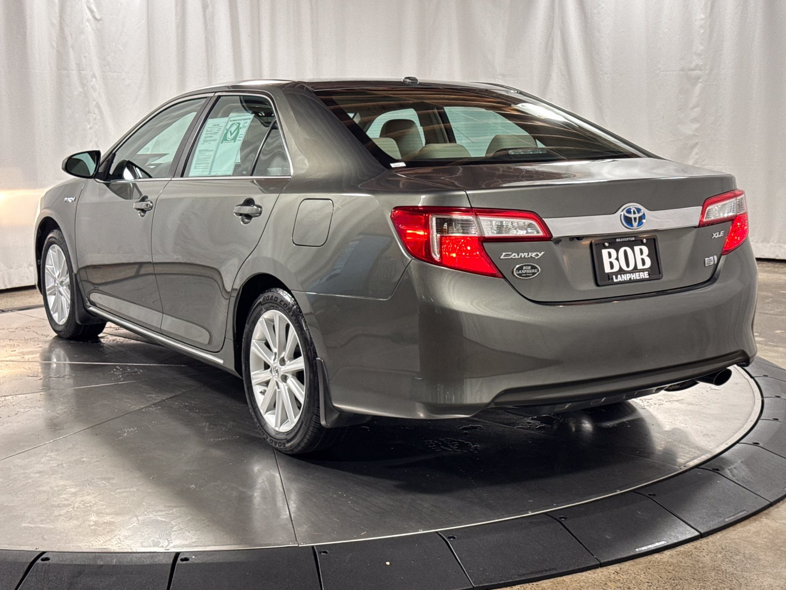 Used 2014 Toyota Camry XLE w/ Leather Package FWD image 9
