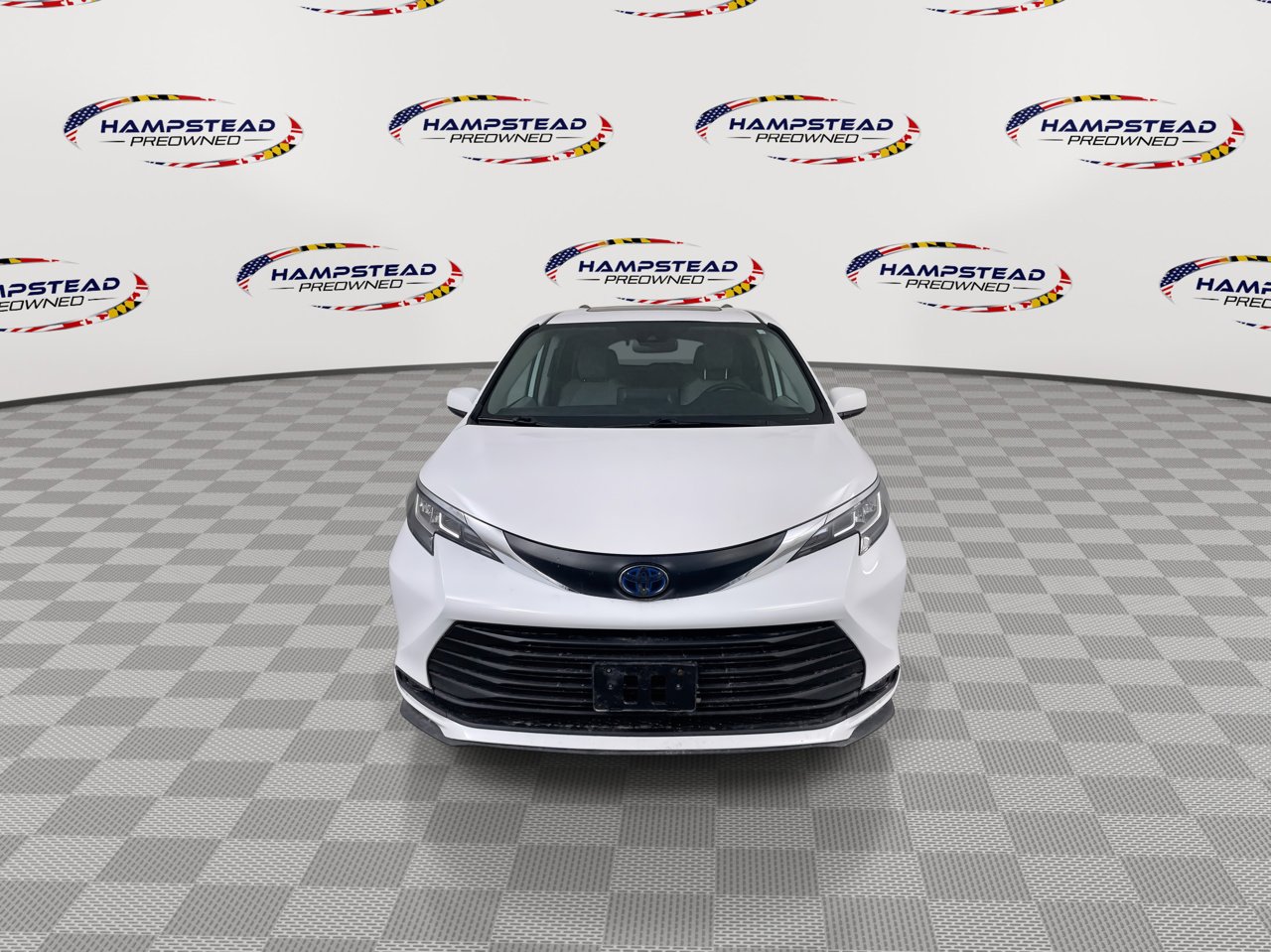 Used 2021 Toyota Sienna LE w/ LE Plus Package image 3