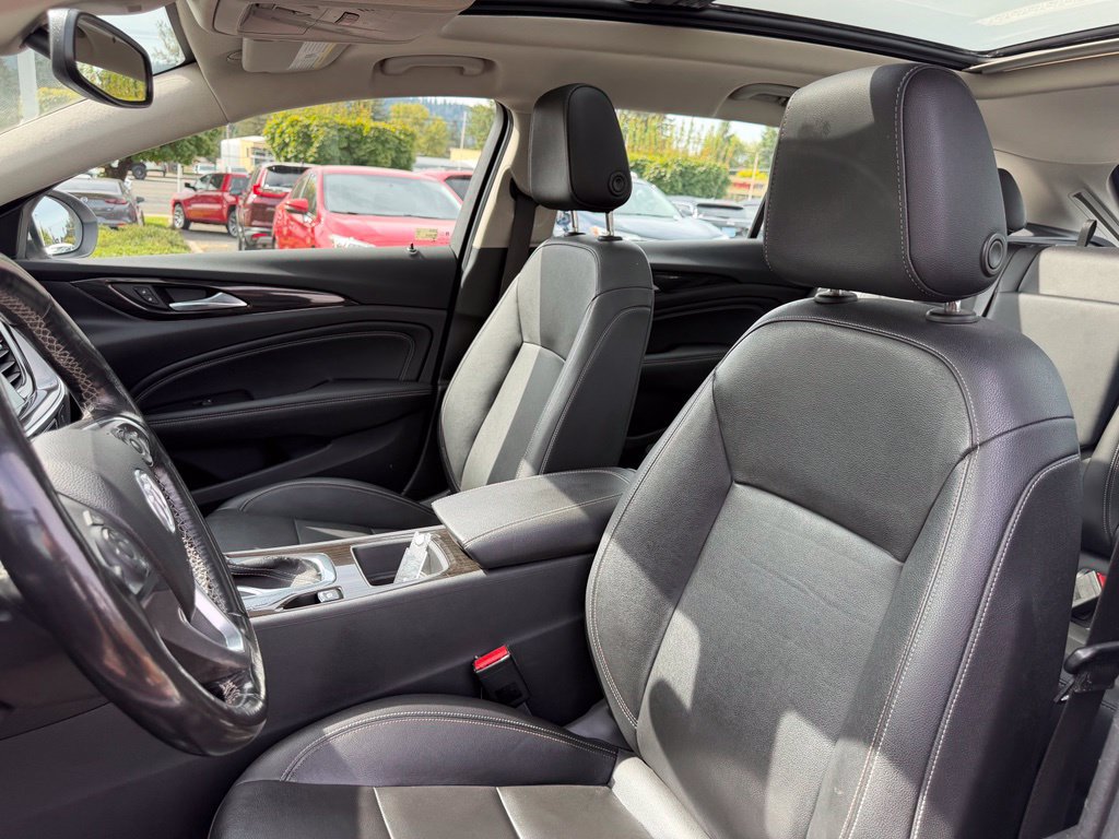Used 2018 Buick Regal Essence w/ Driver Confidence Package #1 AWD/4WD image 16