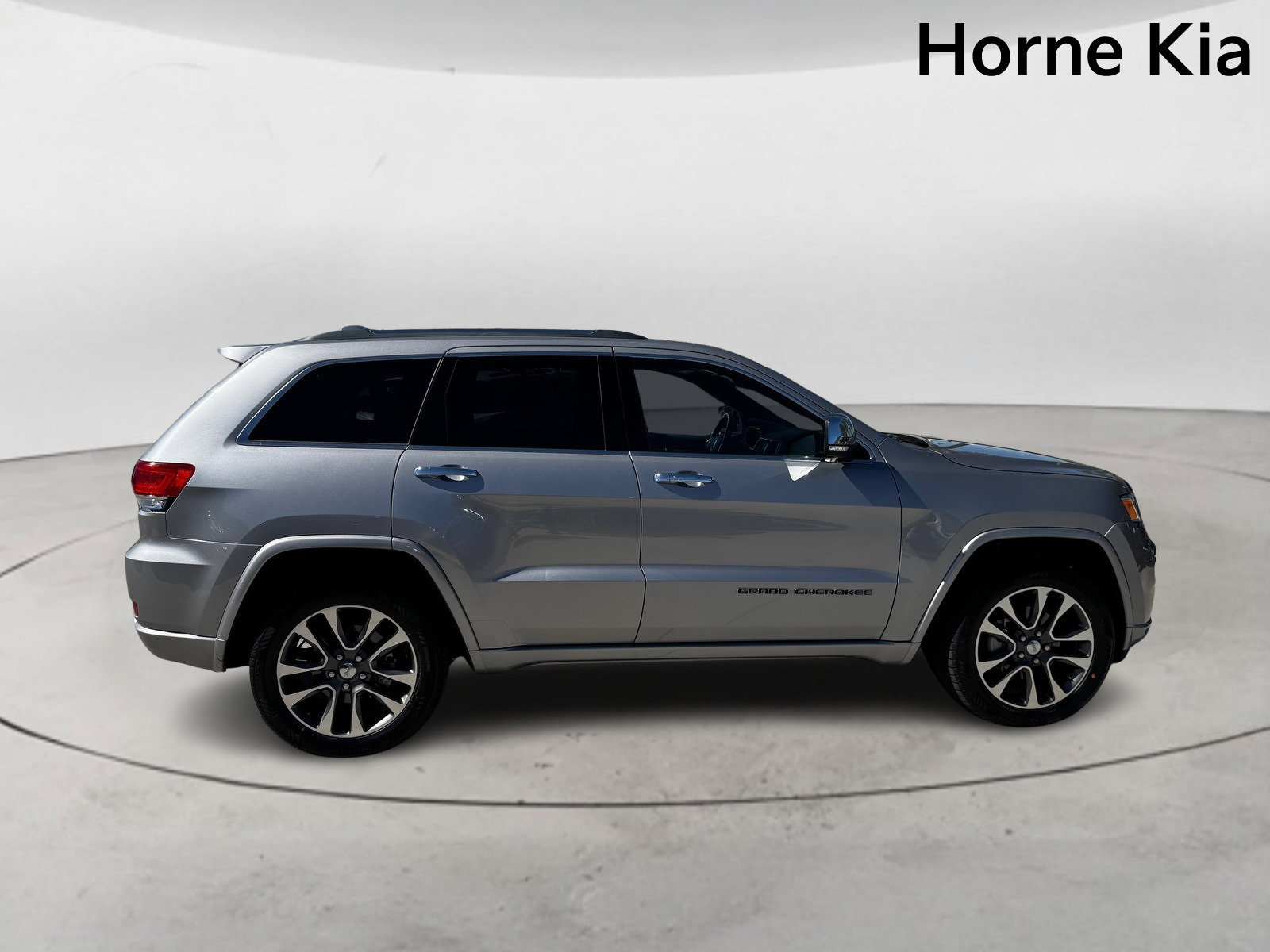 Used 2018 Jeep Grand Cherokee Overland image 3