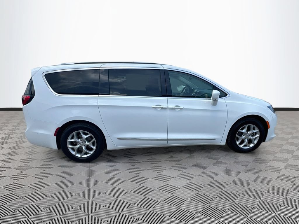 Used 2019 Chrysler Pacifica Touring-L Plus w/ Advanced Safetytec Group FWD image 5