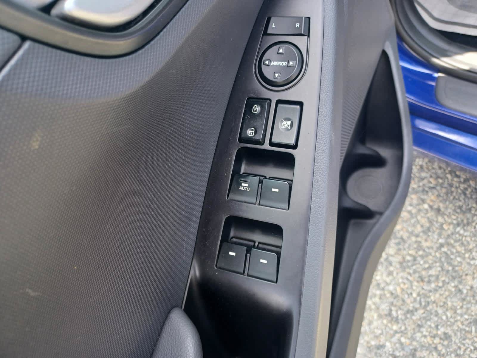 Used 2019 Hyundai Ioniq Plug-In Hybrid FWD image 16